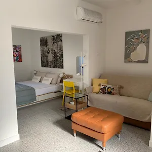 8+8 Con Garage Apartment