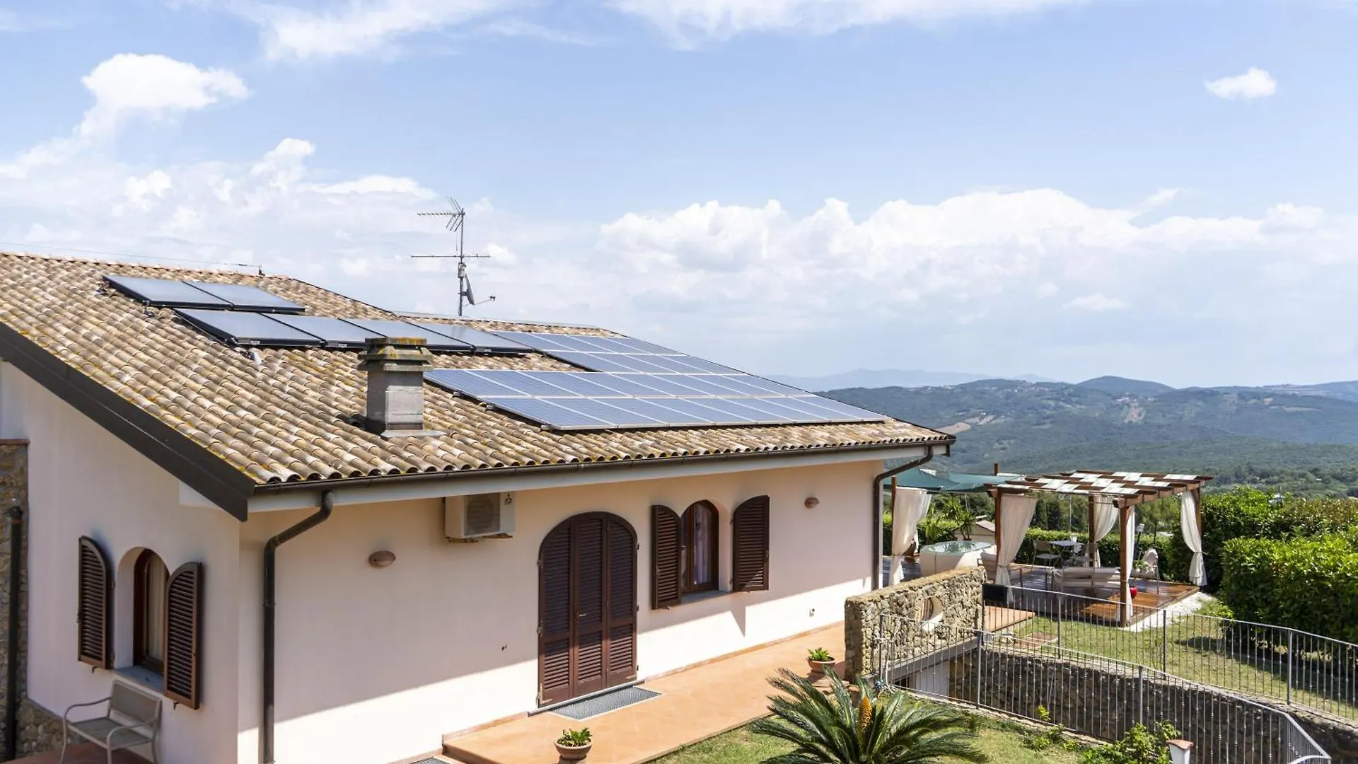 Villa Con Piscina - Livorno Italy